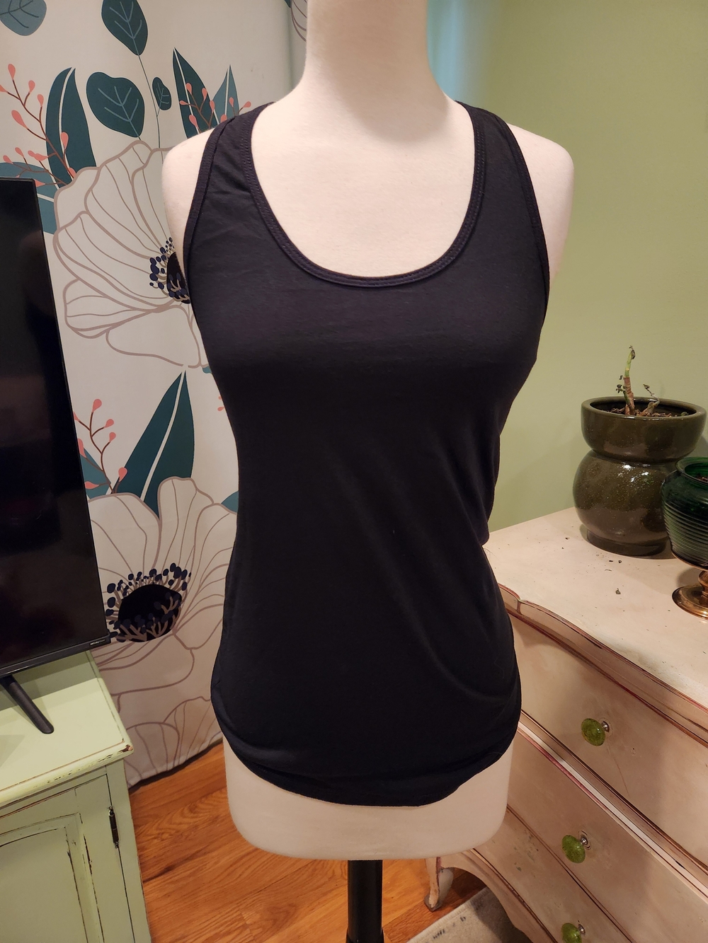 40 Count Of Ideal Next Level Apparel New Scoop Neck Women's Tank Tops